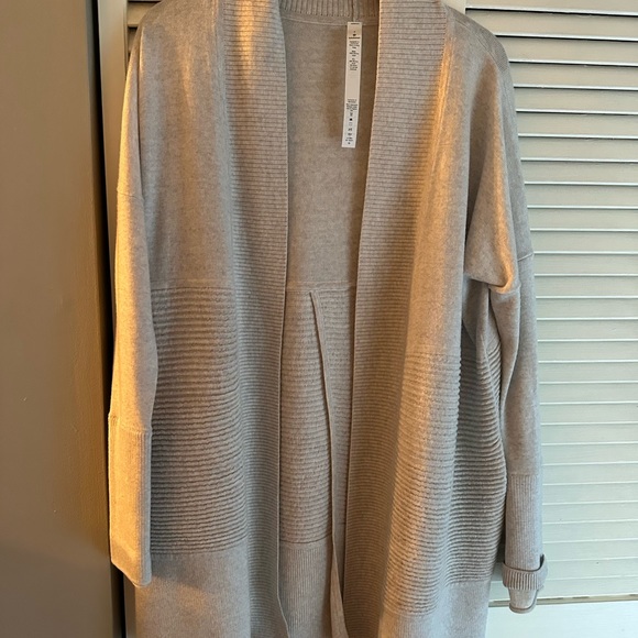 Lululemon Womens Sit in Lotus Wrap II- Size 4. Like New - Picture 2 of 5